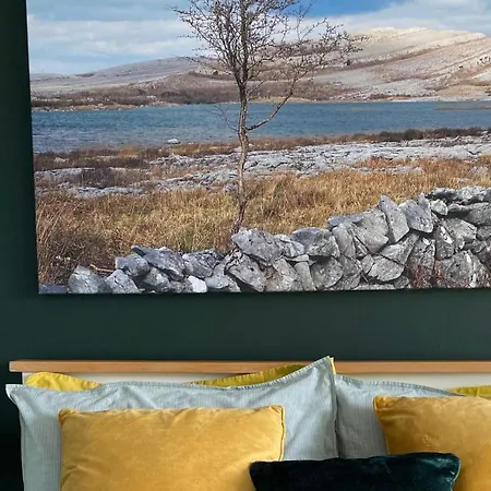 The At Burkedale House * Corofin (Clare)
